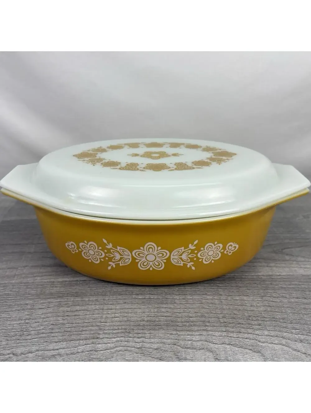Vintage PYREX Ovenware Casserole Dish With Lid Butterfly Gold 2.5 Qt Made in USA - Picture 3 of 12